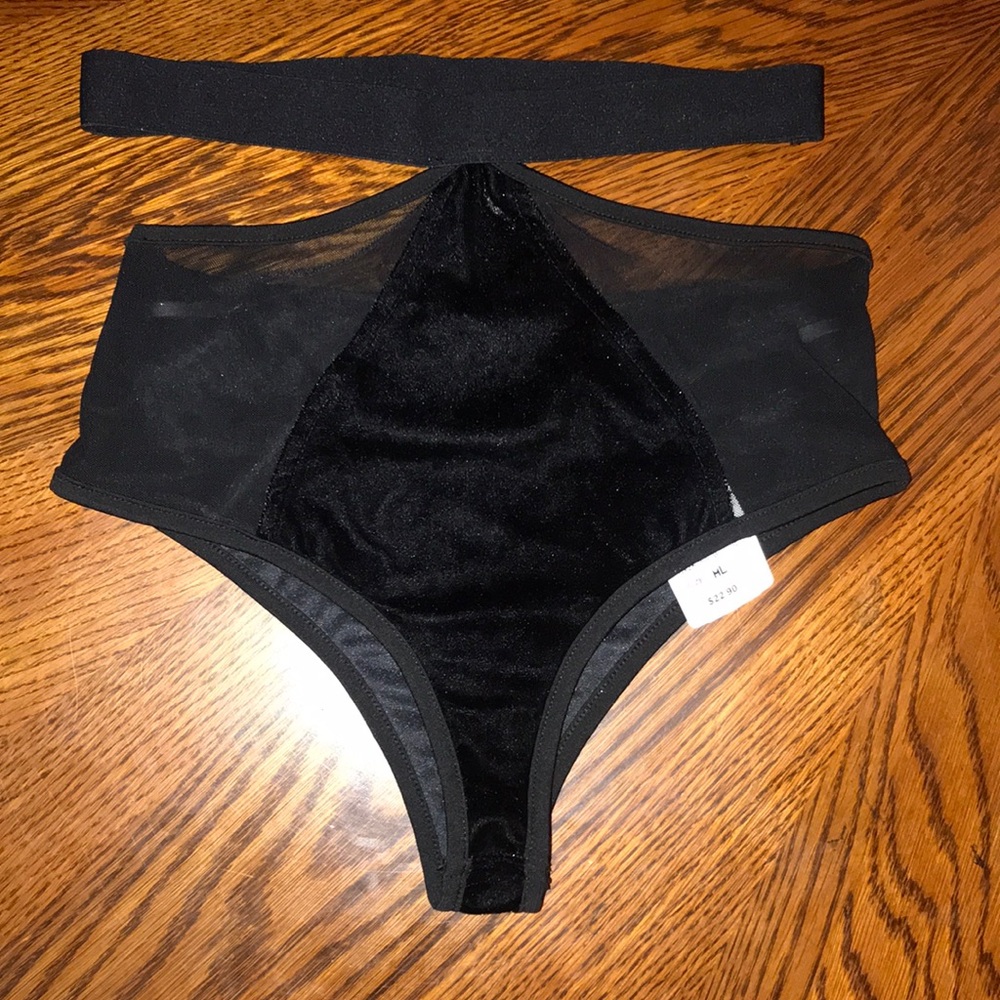Black bikini